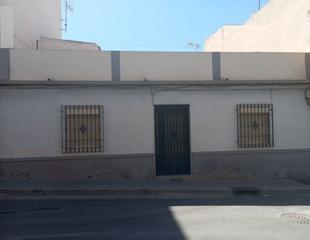Casa adosada en Motril  ciudad. Gran casa para hacer a su gusto en barrio nuevo.