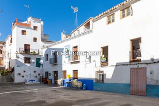 Casa a Plaza constitucion 10. Casa de pueblo en saleres para reformar
