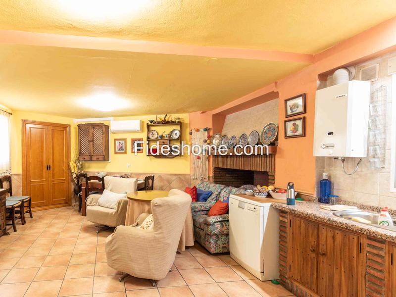 Foto c9ff1f7d-5bd3-4c81-a24f-985117ddd926. Casa a calle eras 16 a Nigüelas