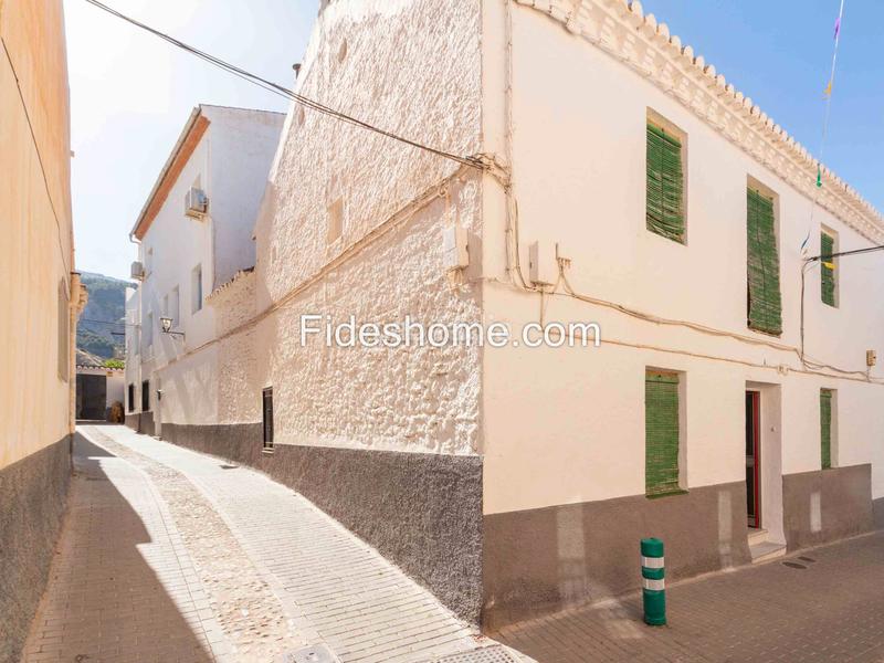 Foto e3a4822e-814d-4160-880a-1fac12a217a2. Casa a calle eras 16 a Nigüelas