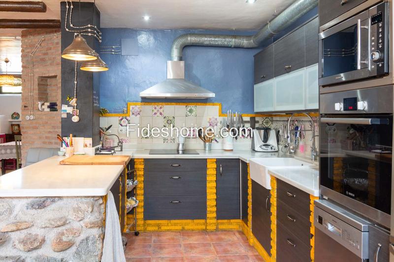 Foto bb8bcf07-9d59-4896-8abc-91616bcd48e4. Bauernhof mit kamin heizung parking in Nigüelas