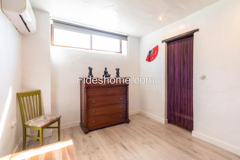 Foto bc98d3fe-eeee-4851-9885-640e67074827. Bauernhof mit kamin heizung parking in Nigüelas