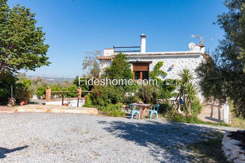 Foto d6bf5209-b302-43f3-a72f-7852bf5081ed. Bauernhof mit kamin heizung parking in Nigüelas