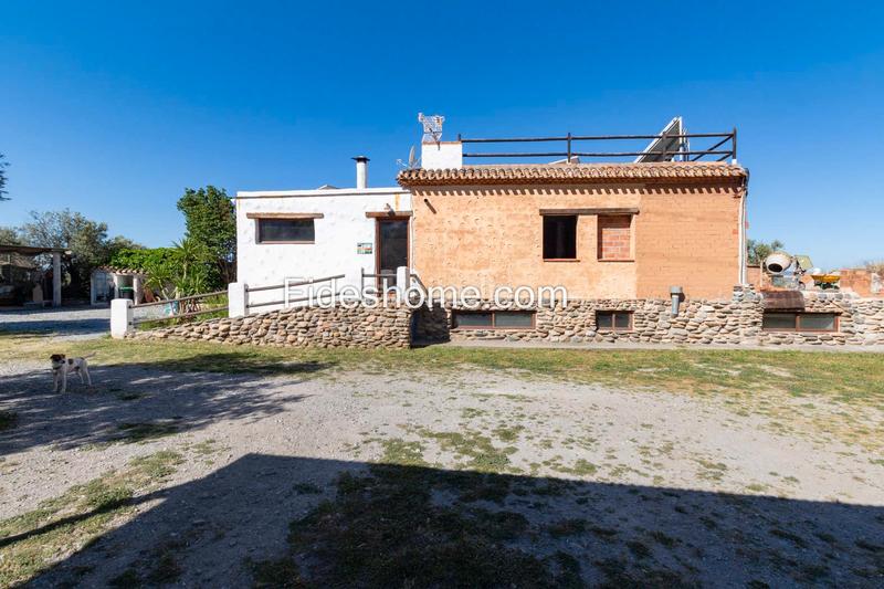 Foto f471ac61-3a45-443f-b39a-1312ea7d85f7. Bauernhof mit kamin heizung parking in Nigüelas