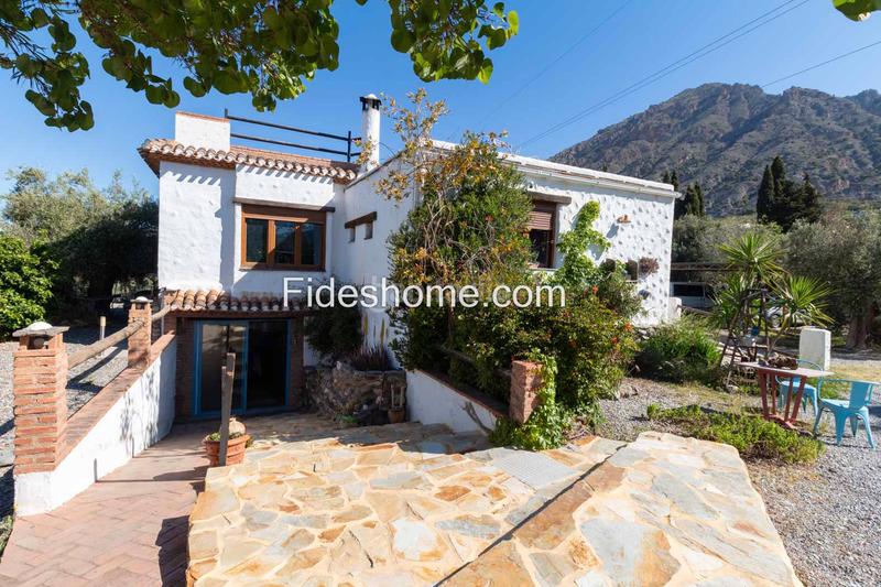 Foto f98153c6-2f6b-494f-93e0-54c375ed4407. Bauernhof mit kamin heizung parking in Nigüelas