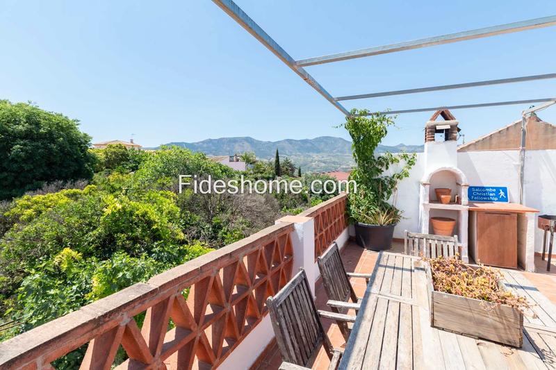 Foto 5f06c870-d0ba-434f-8151-97d7e7e52a3a. Masía en calle perez galdos 4 encantadora casa rústica en el corazón de melegís en Lecrín