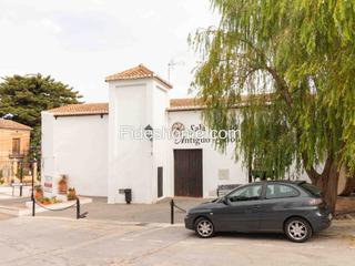 Maison à Calle san roque 19. Casa de gran tamaño y amplitud lista para una poca de reforma!