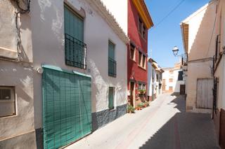 Mas  Calle puentezuelas 9. Casa con jardín y chimenea para crear el hogar de tus sueños