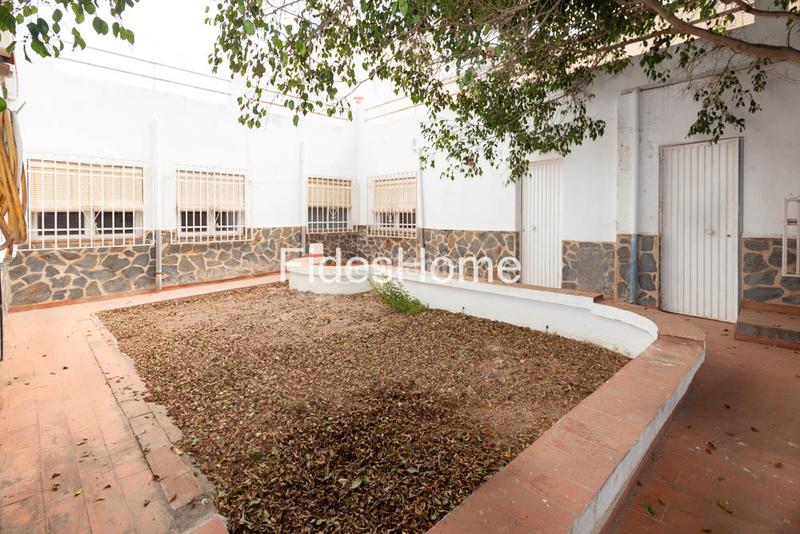 Foto 588c5975-b61b-4c97-ac63-71556081219e. Chalet in calle general palafox 2 in Los Tablones - La Garnatilla Motril