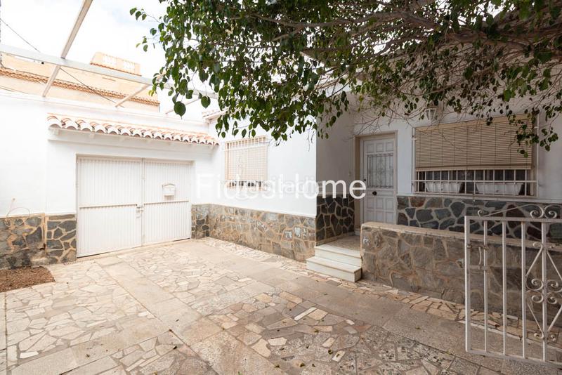 Foto 8499503a-3f22-4ca1-8d4e-ac387e881d0a. Chalet in calle general palafox 2 in Los Tablones - La Garnatilla Motril