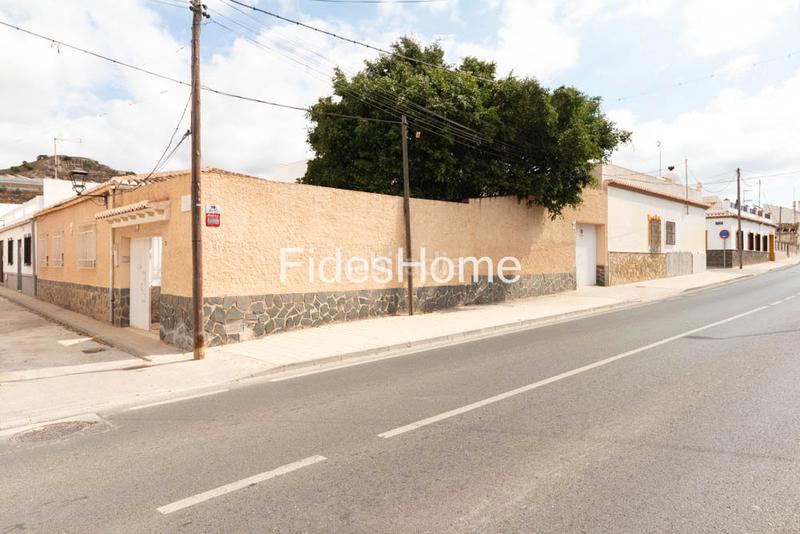 Foto a084259e-af70-4cd4-8223-1f5e860b5804. Chalet in calle general palafox 2 in Los Tablones - La Garnatilla Motril