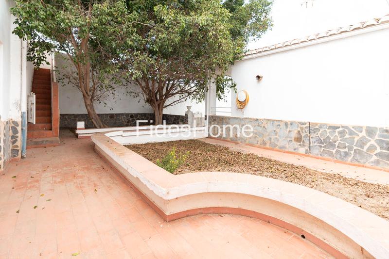 Foto c67a6a1c-ed81-4035-a117-43603632f11a. Chalet in calle general palafox 2 in Los Tablones - La Garnatilla Motril
