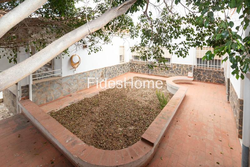 Foto e1dbf288-d03d-4dd2-a12e-65bcf99de44f. Chalet in calle general palafox 2 in Los Tablones - La Garnatilla Motril