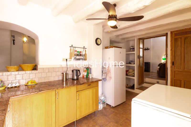 Foto 0913d791-14fd-4811-a0ec-d42014f22b15. Casa adossada a calle carniceria 21 a Lecrín