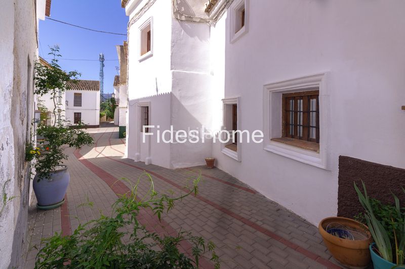 Foto a95f4f4b-c155-44c2-b90c-e0269ad96c29. Casa adossada a calle carniceria 21 a Lecrín