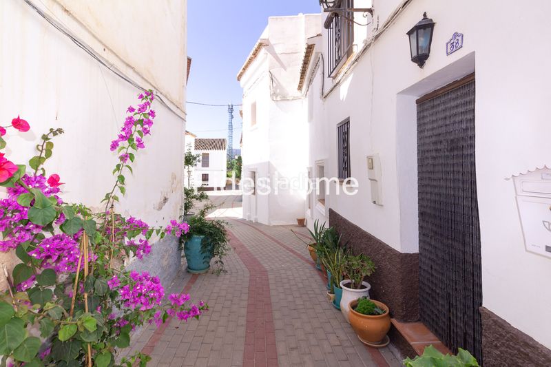 Foto b3533583-40f4-412d-ae94-4fcce650073c. Casa adossada a calle carniceria 21 a Lecrín