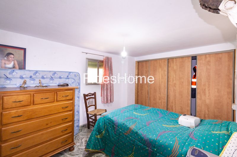 Foto c13b8240-732a-4509-ab0c-7e4739aeb6a0. Casa adossada a calle santisima trinidad 5 a Pinar (El)
