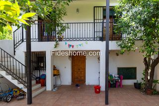 Masia a Avenida 28 de febrero 17. La fábrica: dos viviendas con encanto en un entorno único del va
