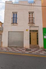 Casa  Calle eras altas. Amplia casa de dos plantas con patio y terrazas a estrenar !