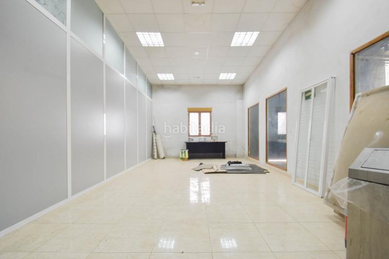 Foto c7b1fe57-e3be-460b-8fcc-e423f3793199. Fabrikhalle in Rosaleda - Juventud Granada