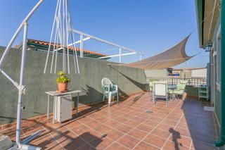 Dúplex  Calle de la virgen de los remedios. Dúplex con terraza y energía solar  vive mejor, paga menos