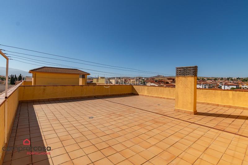 Foto b67a4861-b3b5-400d-8165-eac639bfd287. Piso amplio piso en el centro de hijar con garaje y trastero en Gabias (Las)
