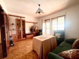 Pis  Calle pdta aureliano castillo b. Piso en venta  3 dormitorios, 1 baño y cocina independiente