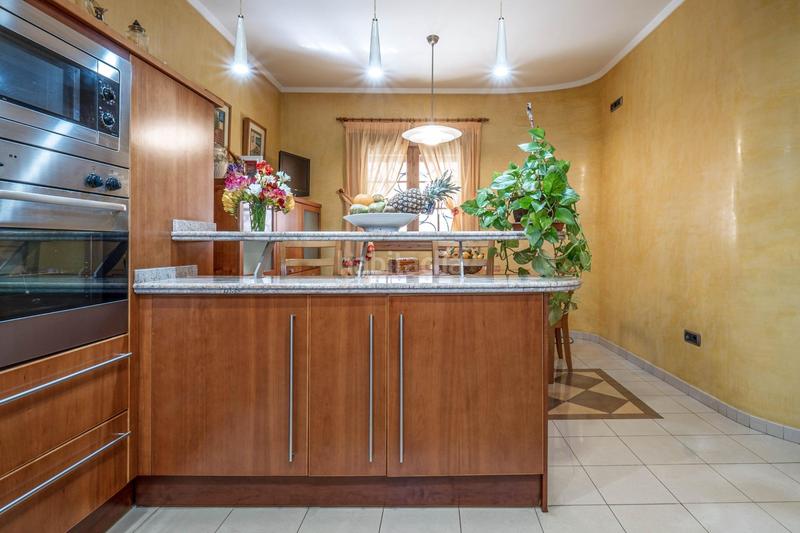 Foto 743737ab-374e-4b80-a14e-09a23f1705d0. Casa a calle castoreño 7 a Joaquina Eguaras Granada