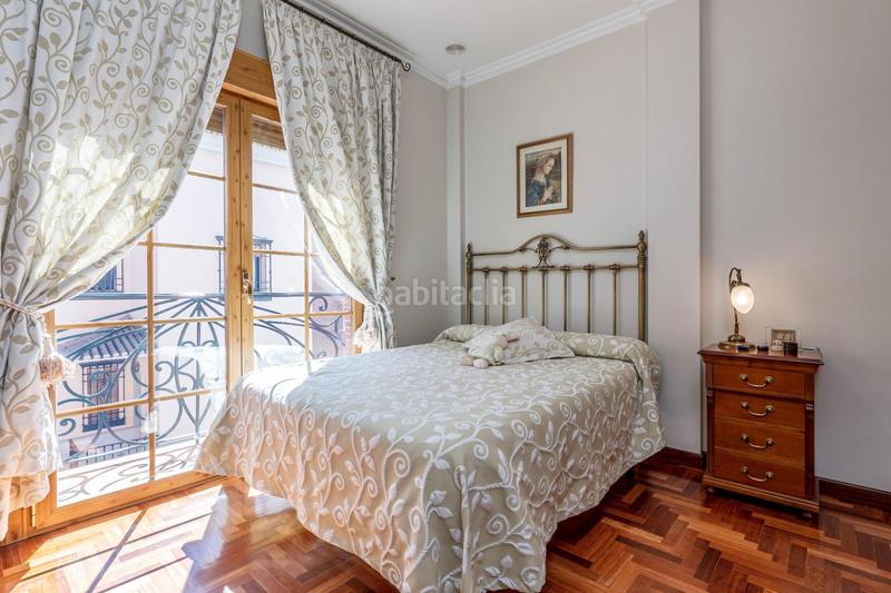 Foto 9ef8303a-952a-4b5f-bdc6-72d9dbd07252. Casa a calle castoreño 7 a Joaquina Eguaras Granada