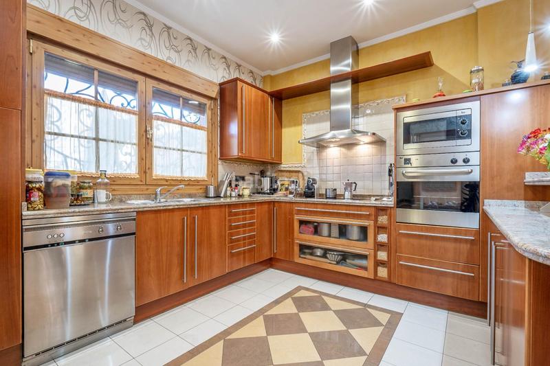 Foto db850120-66bc-4d5f-8473-fb1ad50e6d8a. Casa a calle castoreño 7 a Joaquina Eguaras Granada