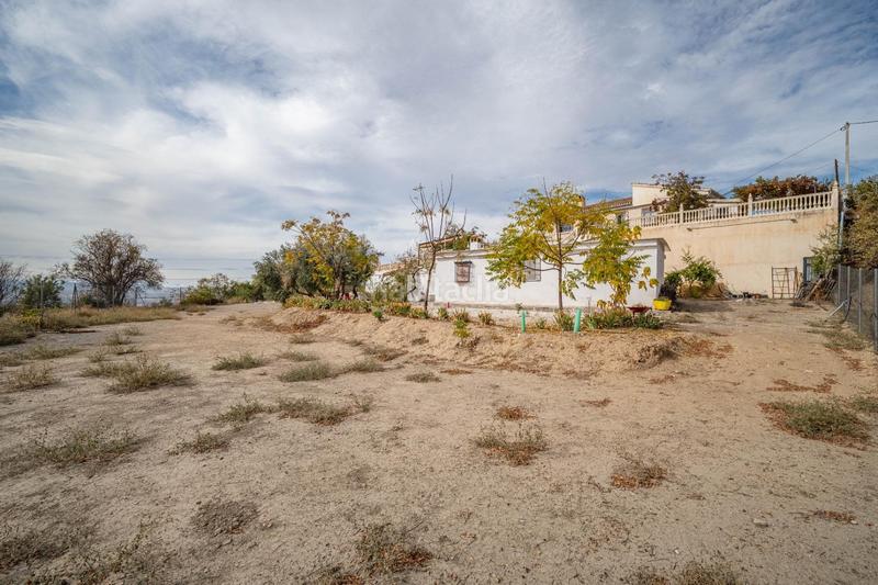 Foto b6130444-b937-4c69-8ec1-312fb57b7065. Xalet amb aparcament a Alfacar