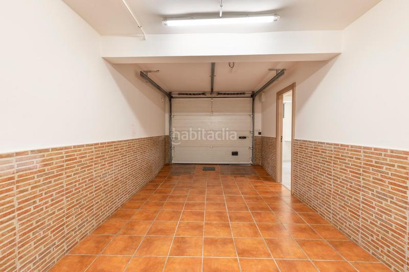 Foto 2c7ce5e9-0640-4302-8fb8-0cd068f7a310. Casa aparellada amb aparcament a Santa Fe