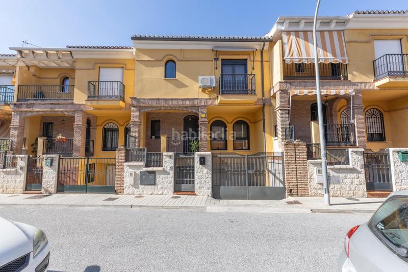 Foto 59c6d436-e71c-40f6-b19b-52b350363b05. Casa aparellada amb aparcament a Santa Fe