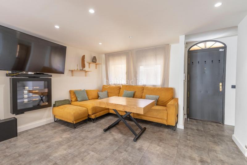 Foto 86482b62-fa06-48c7-8b4b-177f29112e76. Casa aparellada amb aparcament a Santa Fe