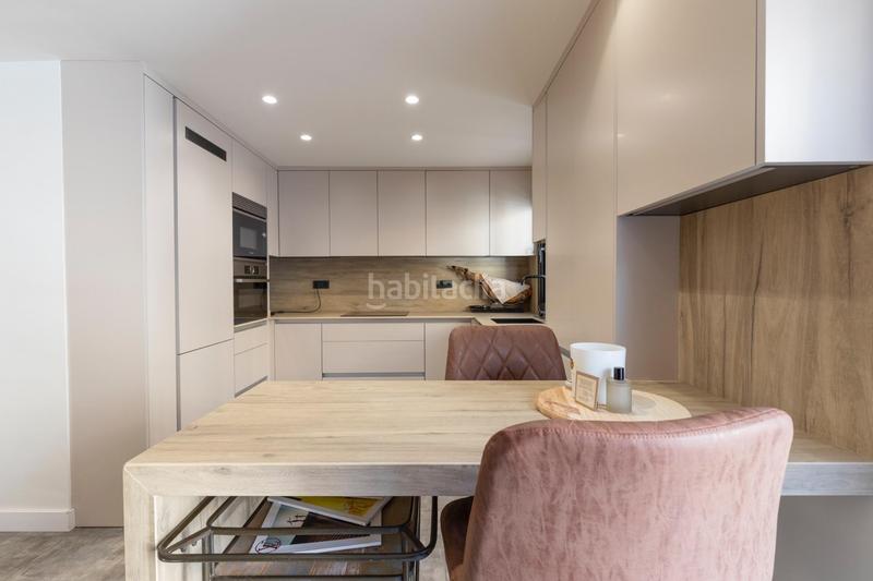 Foto b08367ba-8760-4400-bf71-927416f36e6c. Casa aparellada amb aparcament a Santa Fe