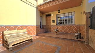 Casa  Calle eugenia de montijo. Oportunidad en cúllar vega amplia casa adosada con 4 dormitorios