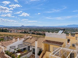 Maison jumelée  Calle lopez mezquita. Magnifica casa adosada en cajar con semisótano, terraza y vistas