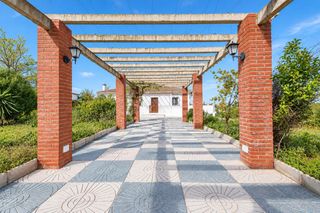 Casa  Moraleda de zafayona. Casa reformada con piscina en parcela de 2.500 m2 urbano y rústi