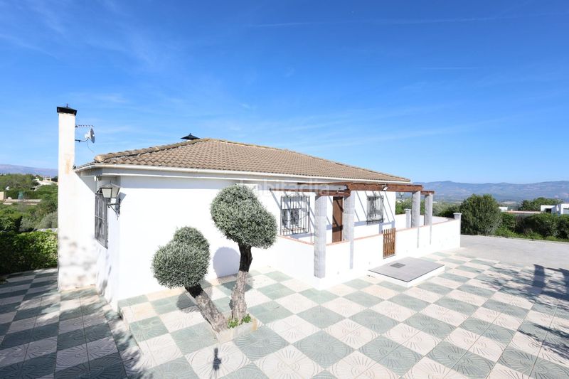 Foto ac97ef97-9531-4075-bc2c-970684ba1179. Casa amb aparcament a Moraleda de Zafayona