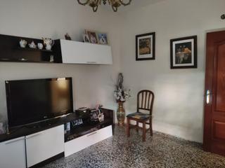 Casa en Albolote. Casa en el mismo  centro de albolote muy cerca del metro y con 2