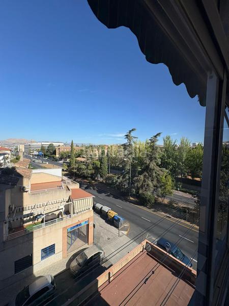 Foto a0462e95-8ef9-4b06-bab2-50f811824b28. Alquiler piso inmobiliaria garcía delgado alquila precio piso justo al lado de las facultades!!!!!!!!!!!!!! en Granada