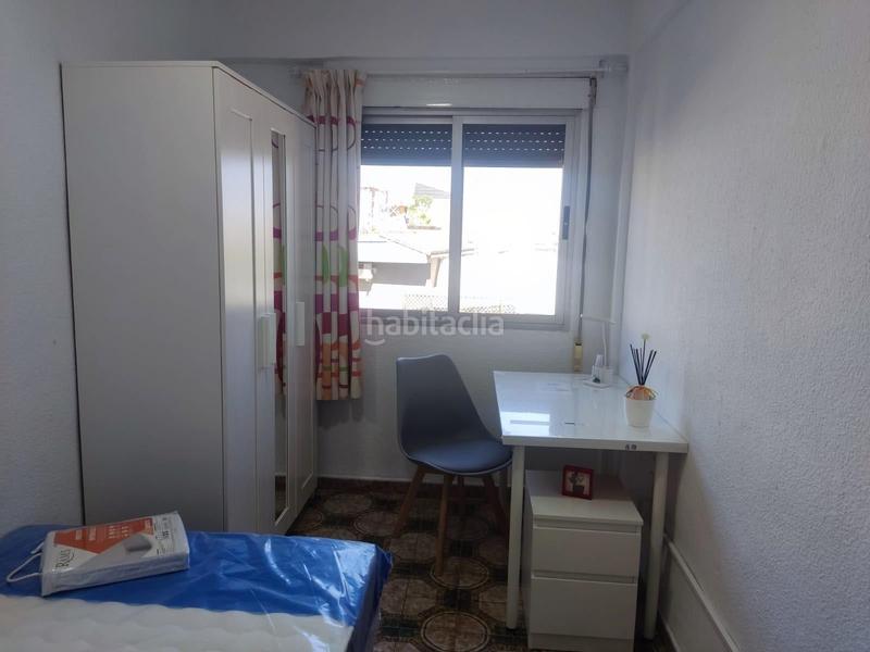 Foto b2259f6e-ec10-4210-9fdb-d65f1784f1ad. Alquiler piso inmobiliaria garcía delgado alquila precio piso justo al lado de las facultades!!!!!!!!!!!!!! en Granada