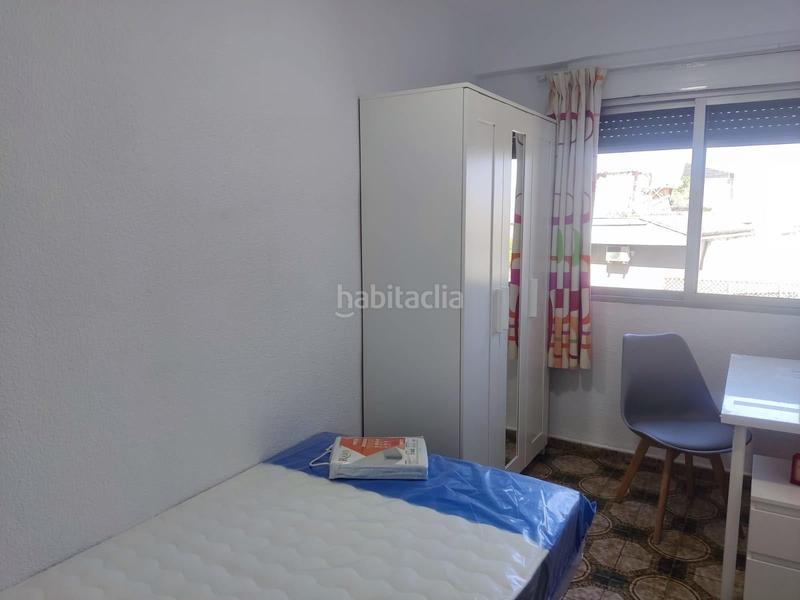 Foto e566d923-a460-4132-a4ab-b754ba6e7f68. Alquiler piso inmobiliaria garcía delgado alquila precio piso justo al lado de las facultades!!!!!!!!!!!!!! en Granada