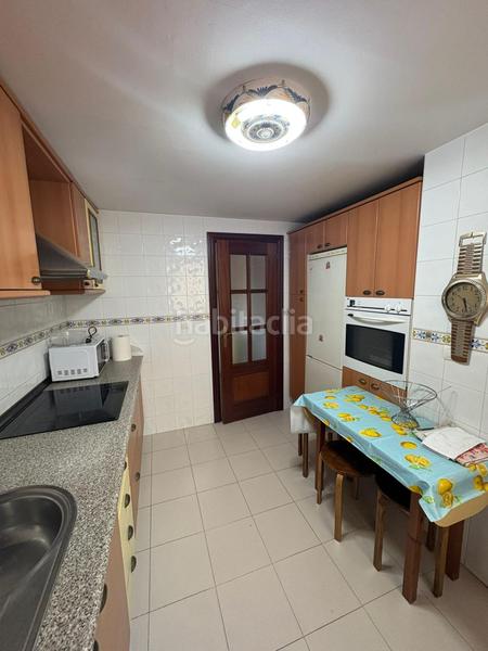 Foto fa22b2f2-40c6-446f-a4e1-6a2810388506. Alquiler piso amplio piso ideal para estudiantes en Granada