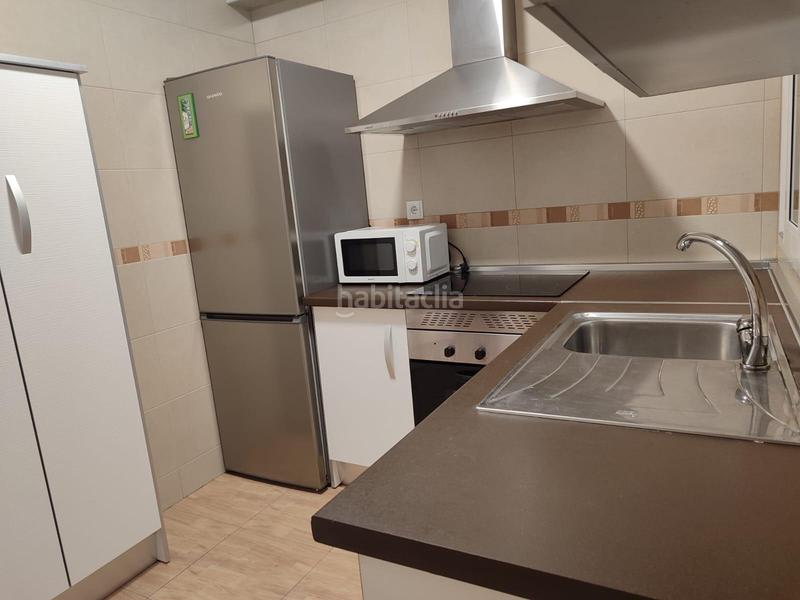 Foto cbe19f00-1e93-4d15-bdf0-a4b9cac75340. Alquiler piso inmobiliaria garcía delgado alquila fantástico piso justo al lado del triunfo en Granada