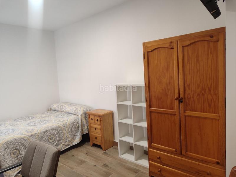 Foto 663838bd-7b57-4ed8-8538-ad591f21f8c5. Alquiler casa habitaciones individuales en alquiler en la chana en Granada