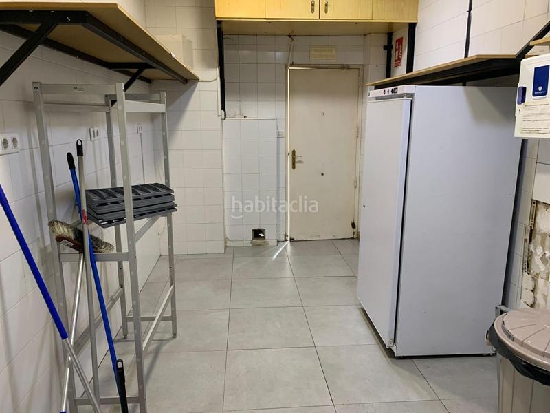 Foto aca676e0-716e-476d-a6c2-0cd15d9fcb7e. Alquiler local comercial en carretera carretera de málaga 41 se alquila gran local comercial. en Granada