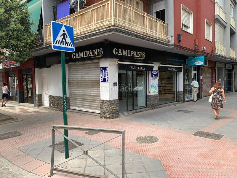 Foto b2057975-d360-491b-806c-9ef209e122de. Alquiler local comercial en carretera carretera de málaga 41 se alquila gran local comercial. en Granada