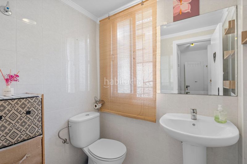 Foto d5b264a1-4271-4cf5-85ca-a16debf7cb2a. Casa adossada amb aparcament a Atarfe