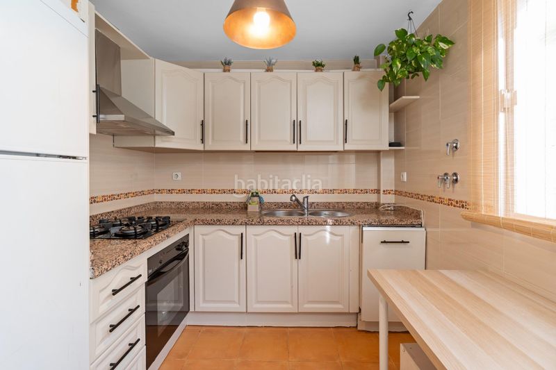 Foto d70b99d1-007f-41da-ac27-b38071a62f8b. Casa adossada amb aparcament a Atarfe